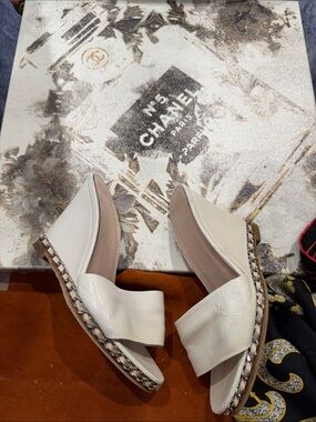 CHANEL PINK BEIGE CHAIN WEDGE MULES/SLIDES W/CHAIN SZ 36